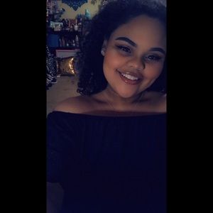 Meet your Posher, Kamira